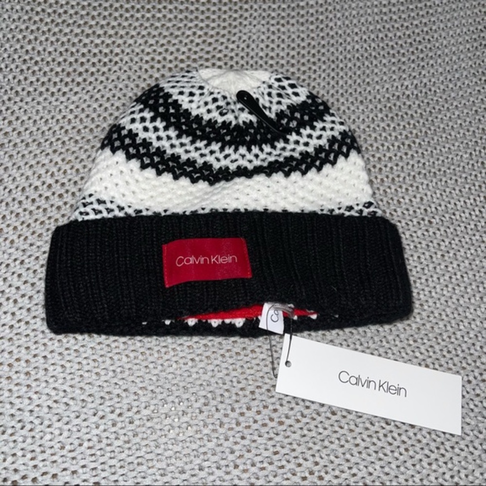 New WITHOUT TAG Black and White Clavin Klein Women's Beanie.